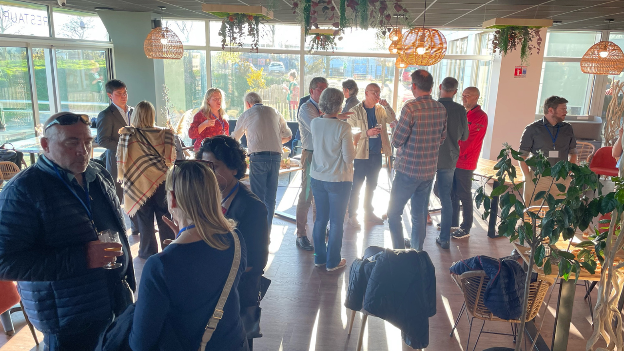 A coffee break session during the SOT-13